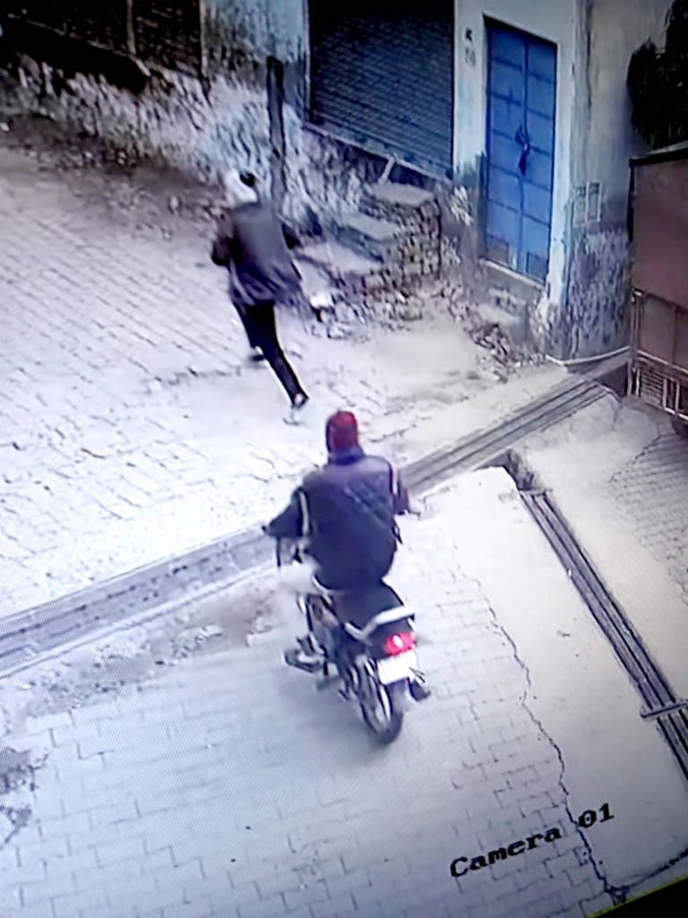 लूट में विफल बदमाशों ने गुड़ व्यापारी को मारी गोली 2 03 17