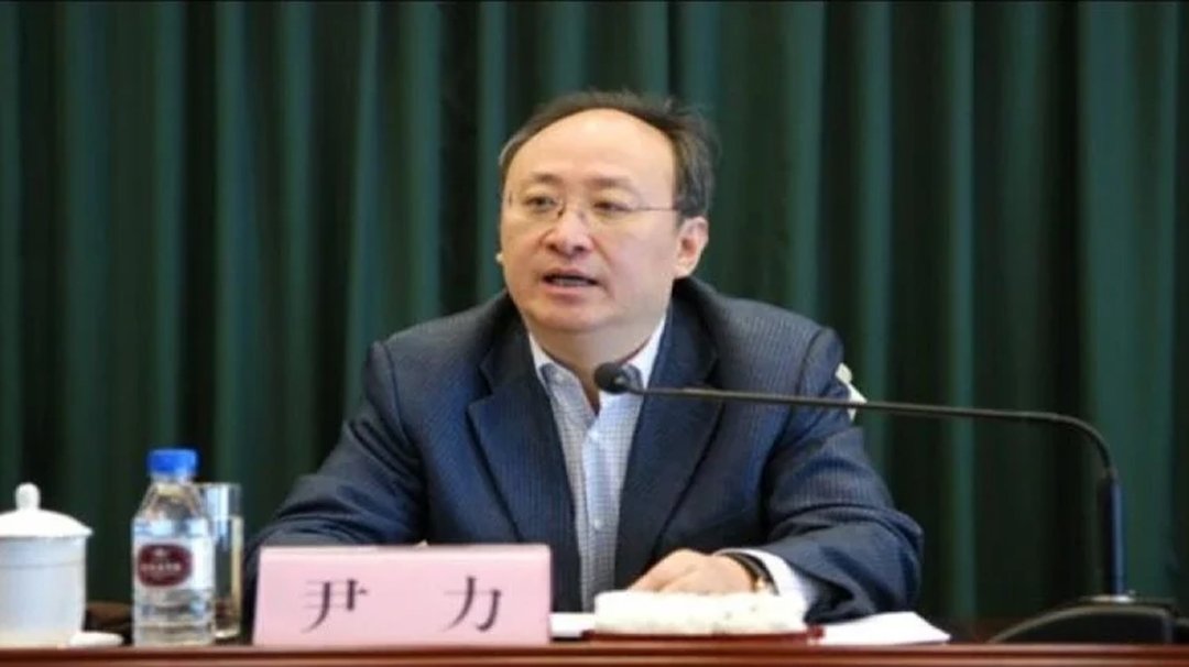 कम्युनिस्ट पार्टी के सचिव येन ली।
