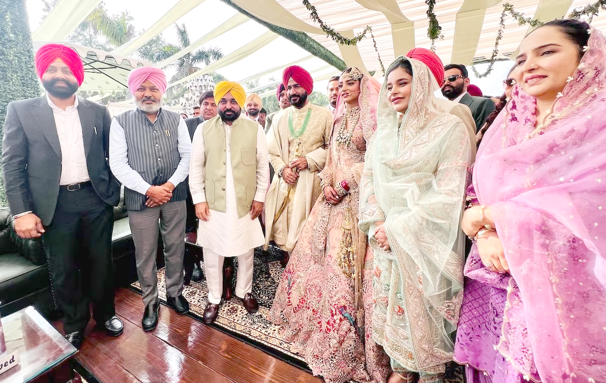 एक दूजे के हुए मेरठ की डॉ. गुरवीन कौर और पंजाब के मंत्री गुरमीत सिंह मीत हेयर, देखें खूबसूरत तस्वीरें 3 07 3