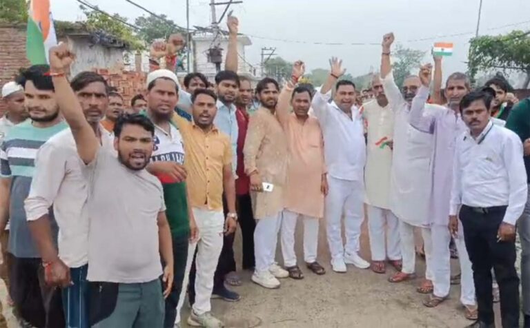 Meerut News: स्वतंत्रता दिवस पर निकाली 101 फिट लंबी तिरंगा रेली