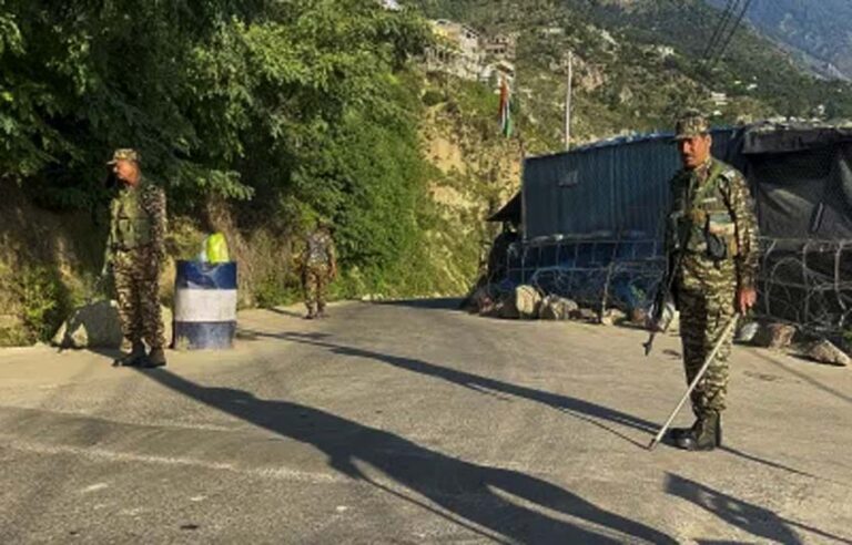 J&K: उधमपुर में आतंकियों से मुठभेड़, घायल सैनिक की मौत, तलाशी अभियान जारी