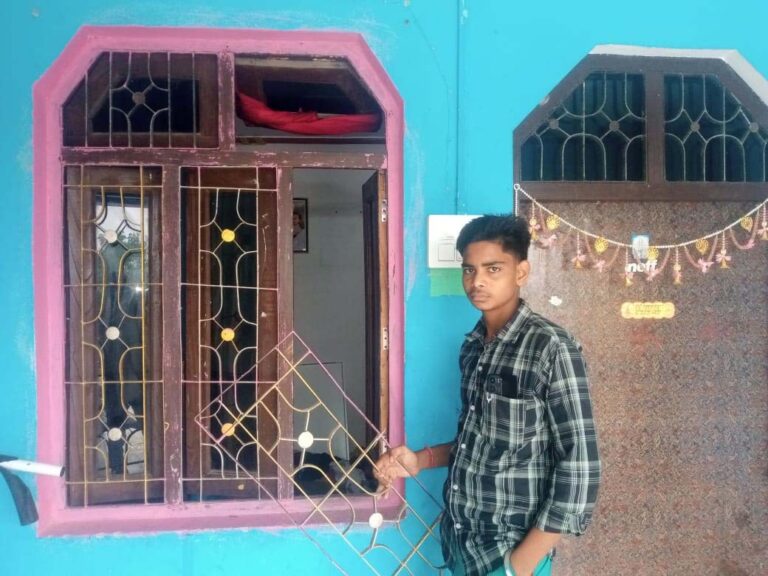 Bijnor News: चोरों ने खिड़की तोड़कर की लाखों की चोरी, हड़कंप