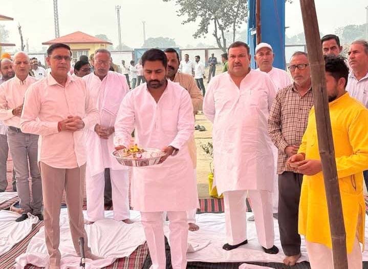 Bijnor News: बजाज बिलाई शुगर मिल में पेराई सत्र 2025-26 का शुभारंभ, लोकेंद्र चौधरी ने की पूजा-अर्चना