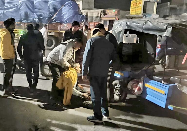 Bijnor News: ट्रक की टक्कर लगने से ई-रिक्शा चालक की मौत