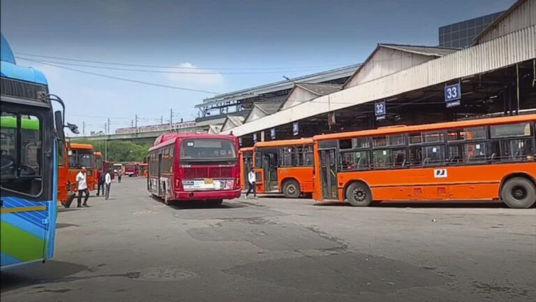 Baghpat News: सीएचसी और बस अड्डे में मिली खामियां, डिप्टी सीएम ने लगायी फटकार