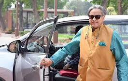 Shashi Tharoor: चुनाव प्रचार के दौरान शशि थरूर के काफिले पर हमला, गनमैन और ड्राइवर घायल